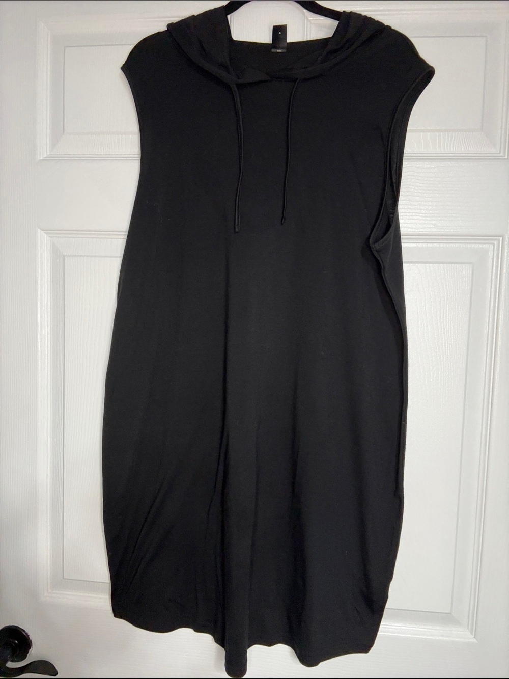 SHEIN Black Sleeveless Hooded Dress